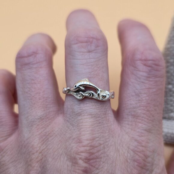Size 9.75 Sterling Silver Dolphin Riding Waves Band Ring A4606 - Picture 3 of 8